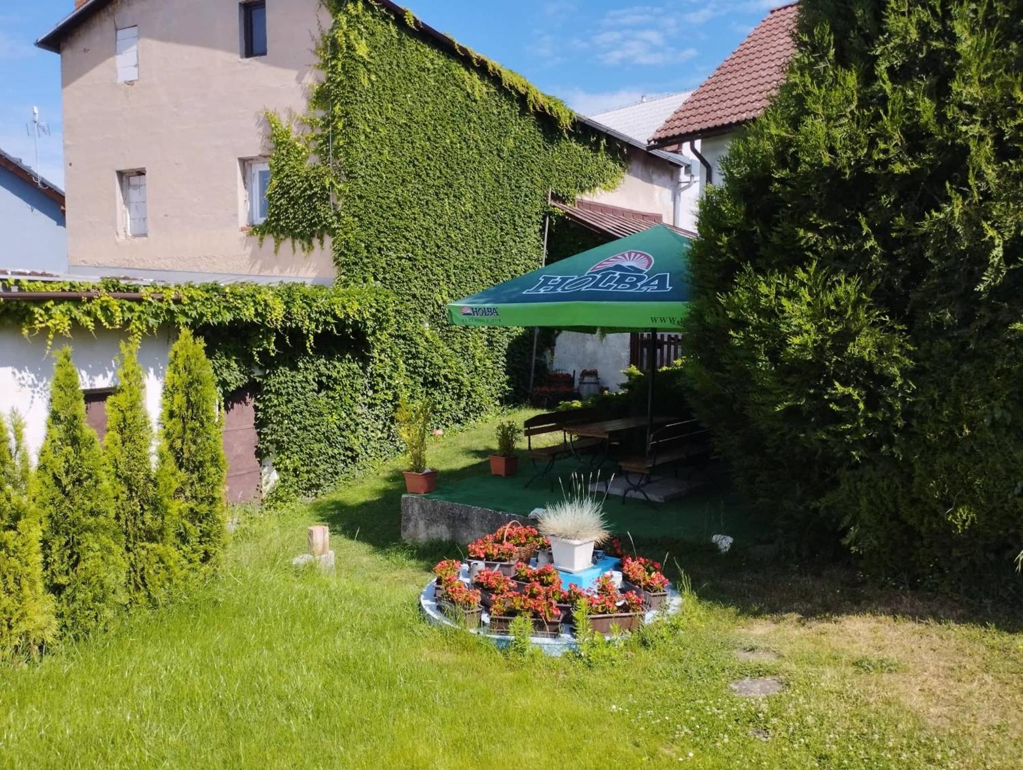 Penzion Restaurace U Helferu Libun Exterior photo